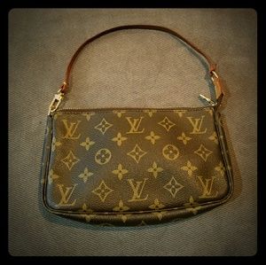 SOLD! Louis Vuitton monogram pochette